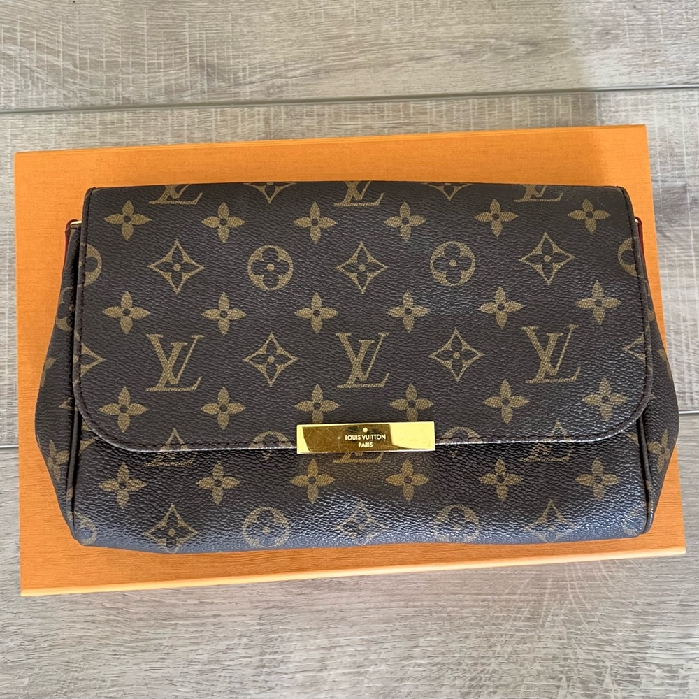 LOUIS VUITTON Favorite Handbag